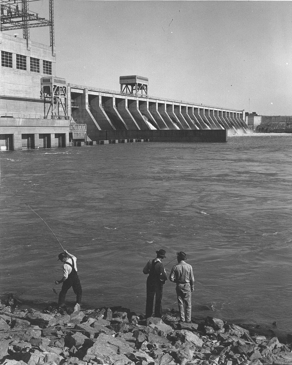 Pickwick Landing dam is a hydroelectric dam on the Tennessee River in West Tennessee, Hardin County